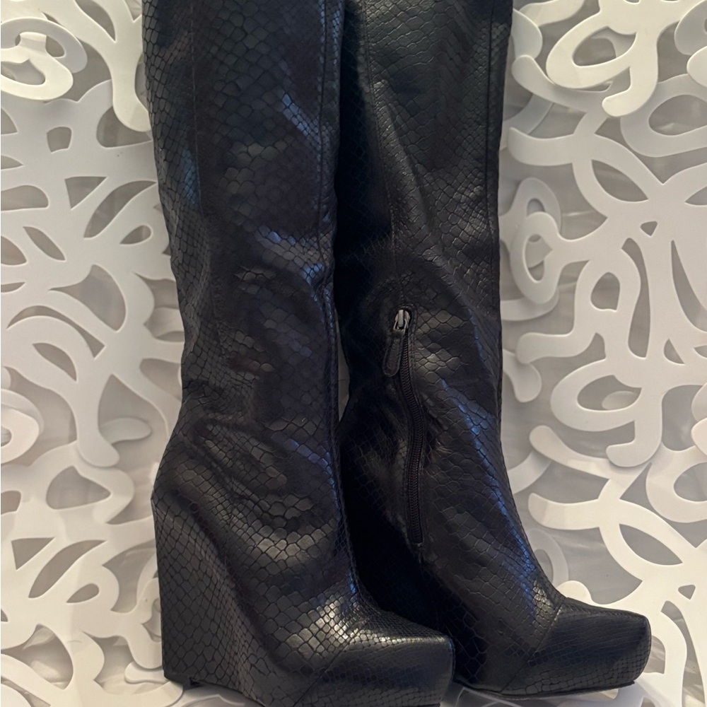 Boutique 9 Black Wedge Shoes Sleek Design